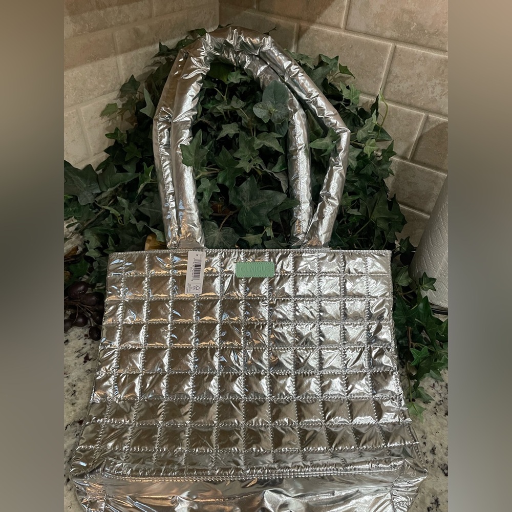 NWT~ Elegant CLINIQUE LIMITED EDITION Silver Metallic Quilted Tote Brand New